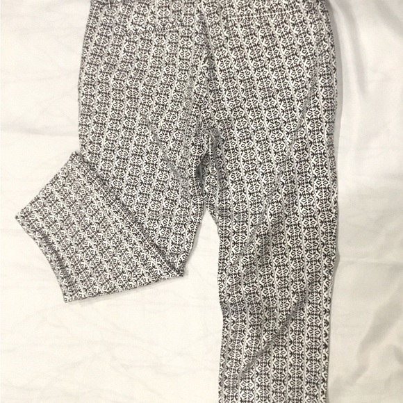 Kenar size 4 patterned black and white stretch pant - Picture 4 of 4